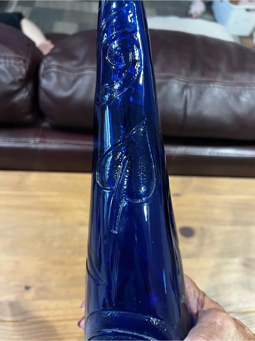 Studio Nova embossed pattern bud case. Beautiful cobalt blue glass.